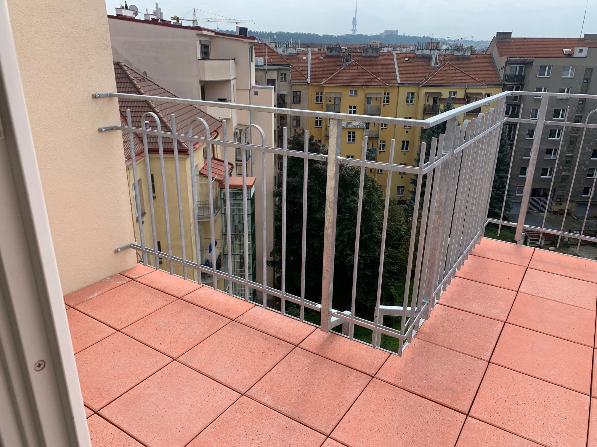 Venkovní terasové a balkonové zábradlí – Holešovice